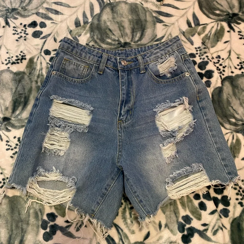 NWOT high waist light wash distressed style denim cutoff jean shorts - size XS - Picture 7 of 10